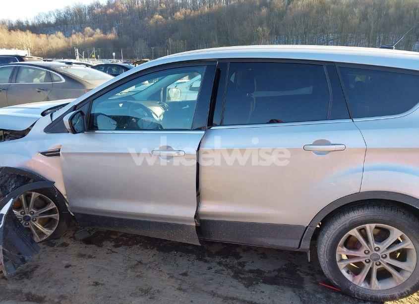 Photo 14 of 2017 Ford Escape SE (VIN 1FMCU9GD9HUB65639)