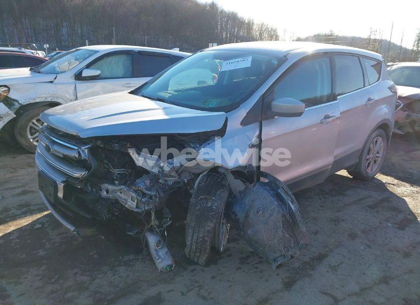 Photo 2 of 2017 Ford Escape SE (VIN 1FMCU9GD9HUB65639)