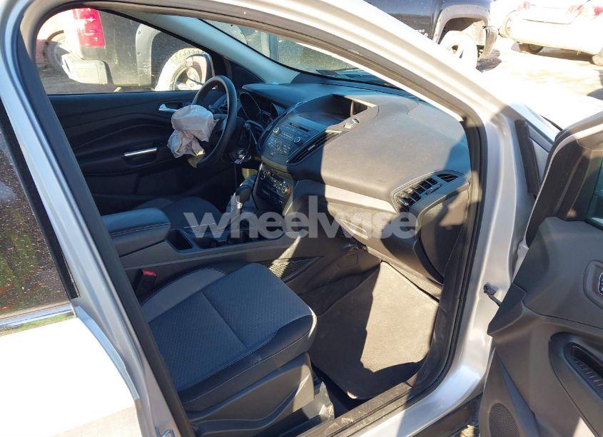 Photo 5 of 2017 Ford Escape SE (VIN 1FMCU9GD9HUB65639)