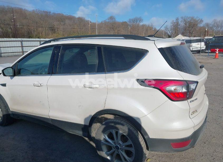 Photo 14 of 2017 Ford Escape SE (VIN 1FMCU9GD9HUB76642)