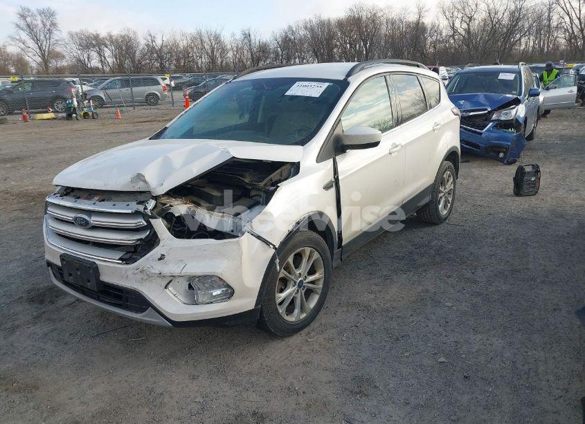 Photo 2 of 2017 Ford Escape SE (VIN 1FMCU9GD9HUB76642)