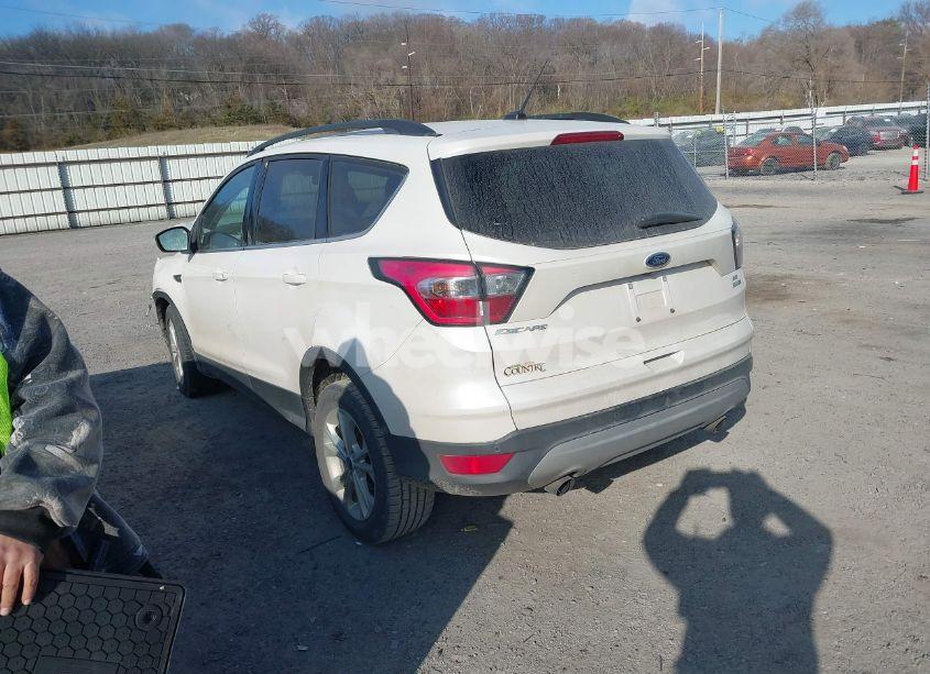 Photo 3 of 2017 Ford Escape SE (VIN 1FMCU9GD9HUB76642)