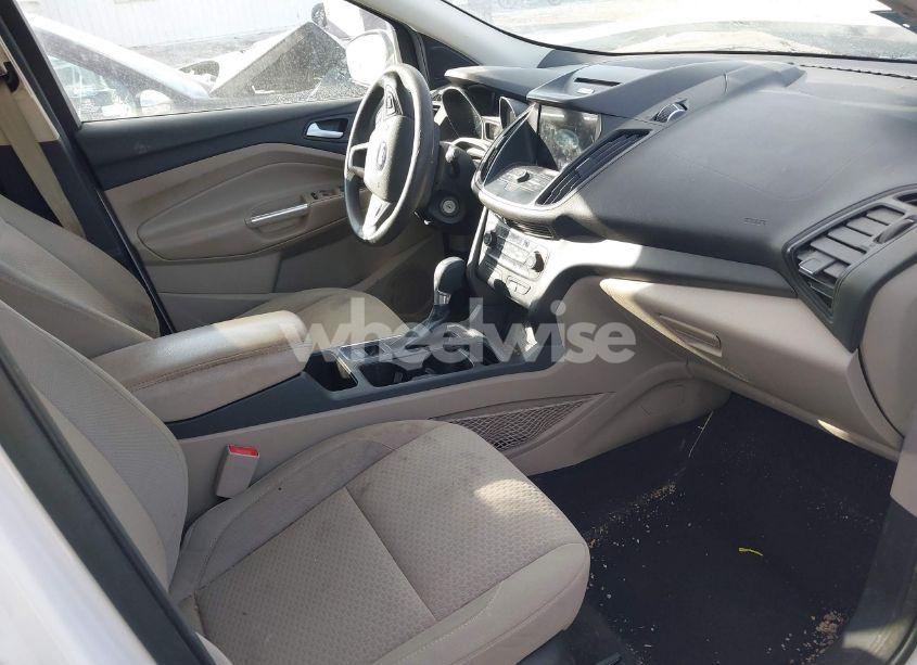 Photo 5 of 2017 Ford Escape SE (VIN 1FMCU9GD9HUB76642)