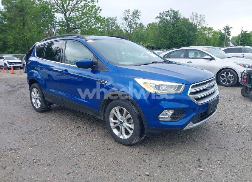 2017 Ford Escape SE (VIN 1FMCU9GD9HUB87656) main photo