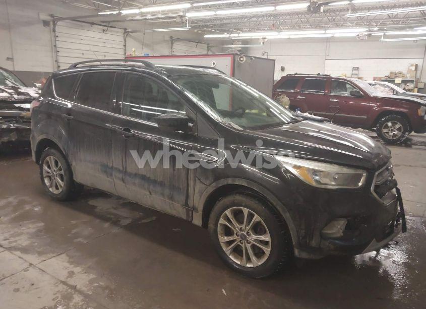 2017 Ford Escape SE (VIN 1FMCU9GD9HUB98060) main photo