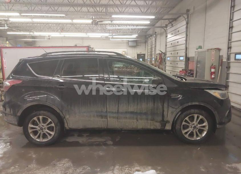 Photo 13 of 2017 Ford Escape SE (VIN 1FMCU9GD9HUB98060)