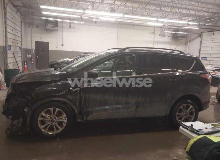 Photo 14 of 2017 Ford Escape SE (VIN 1FMCU9GD9HUB98060)