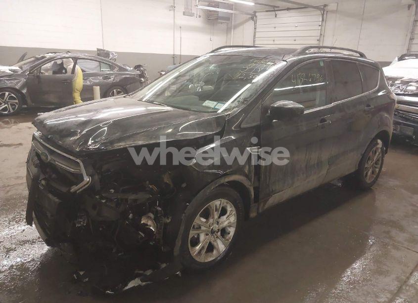 Photo 2 of 2017 Ford Escape SE (VIN 1FMCU9GD9HUB98060)