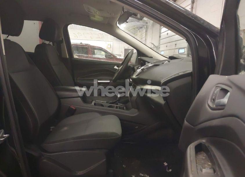 Photo 5 of 2017 Ford Escape SE (VIN 1FMCU9GD9HUB98060)