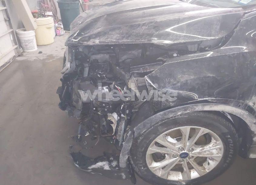 Photo 6 of 2017 Ford Escape SE (VIN 1FMCU9GD9HUB98060)