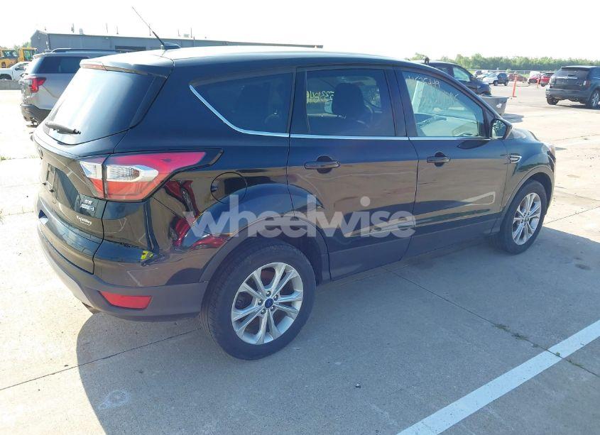 Photo 4 of 2017 Ford Escape SE (VIN 1FMCU9GD9HUC16749)