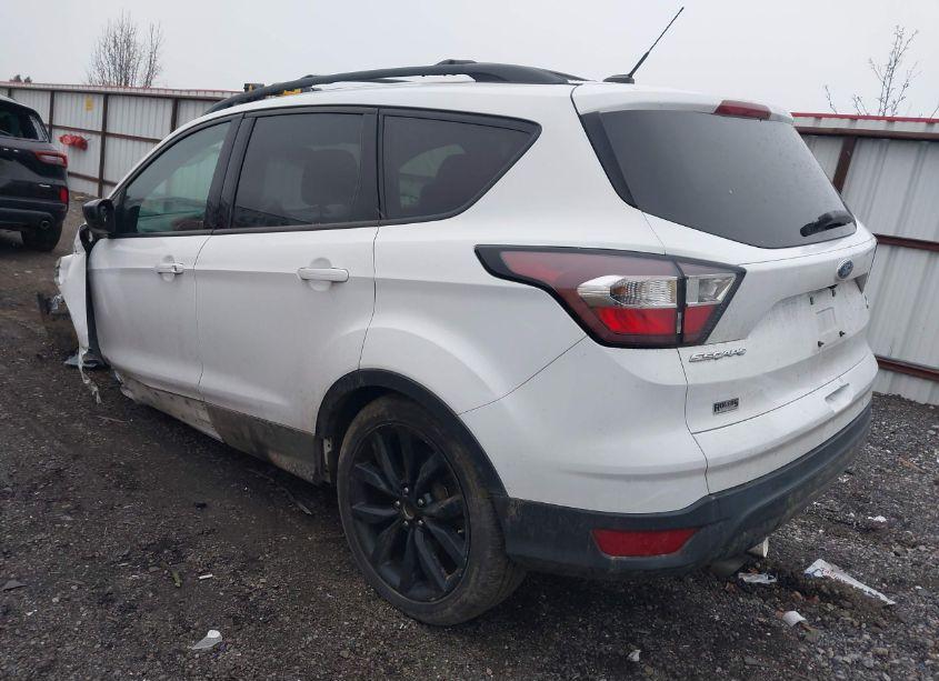 Photo 3 of 2017 Ford Escape SE (VIN 1FMCU9GD9HUC50349)