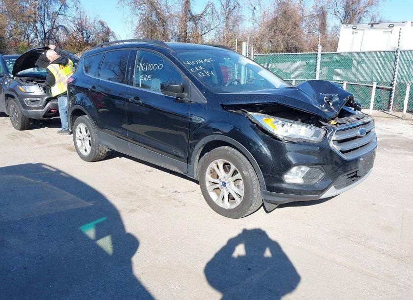 2017 Ford Escape SE (VIN 1FMCU9GD9HUC70830) main photo