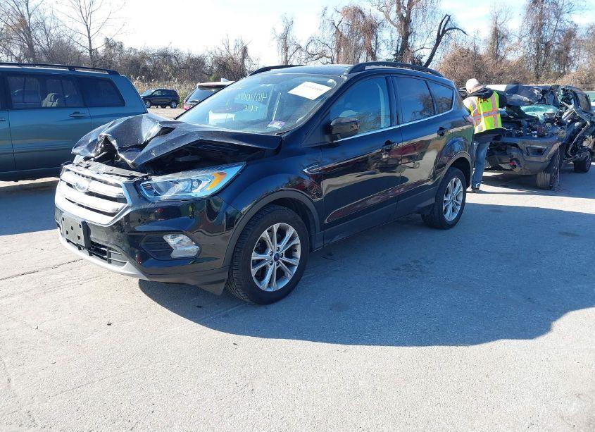 Photo 2 of 2017 Ford Escape SE (VIN 1FMCU9GD9HUC70830)