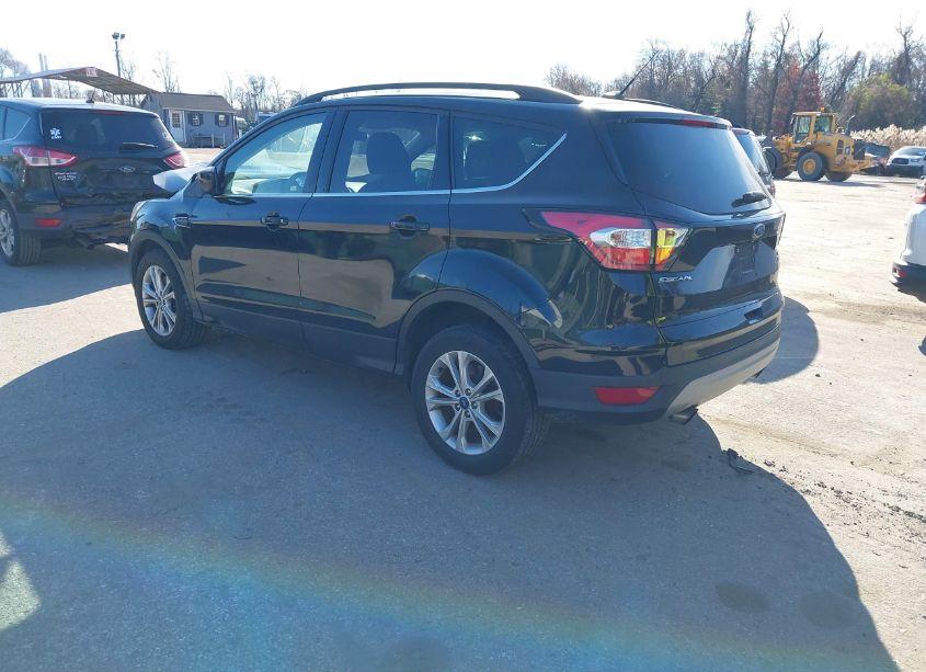 Photo 3 of 2017 Ford Escape SE (VIN 1FMCU9GD9HUC70830)