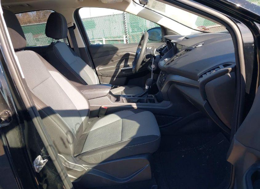 Photo 5 of 2017 Ford Escape SE (VIN 1FMCU9GD9HUC70830)