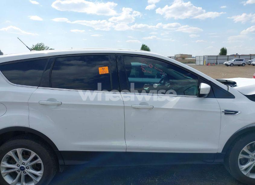 Photo 13 of 2017 Ford Escape SE (VIN 1FMCU9GD9HUC97462)