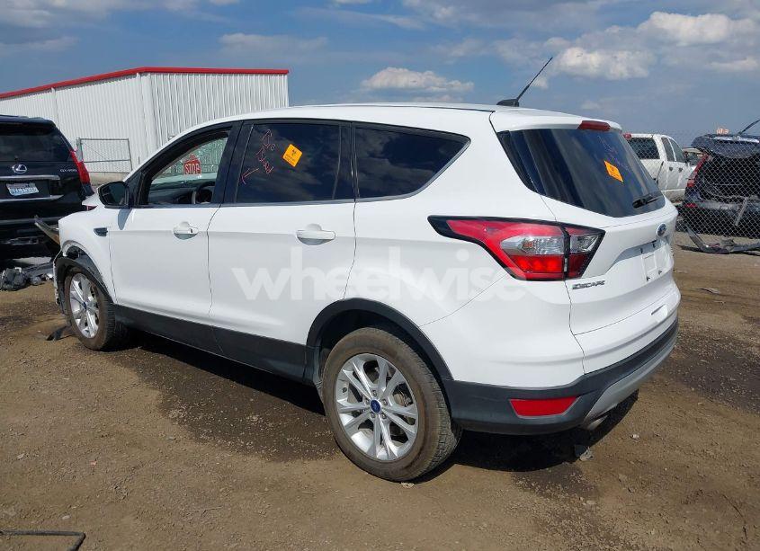 Photo 3 of 2017 Ford Escape SE (VIN 1FMCU9GD9HUC97462)