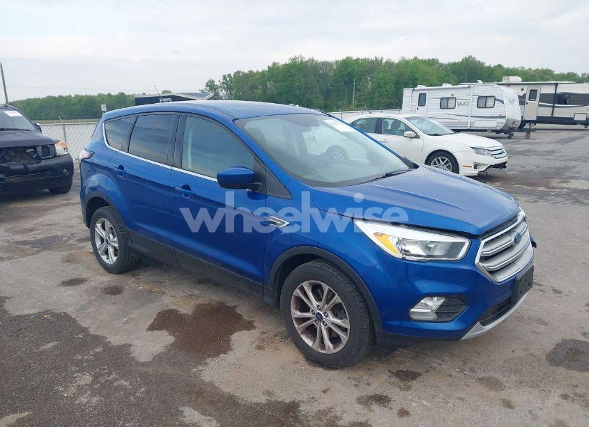 2017 Ford Escape SE (VIN 1FMCU9GD9HUD02756) main photo