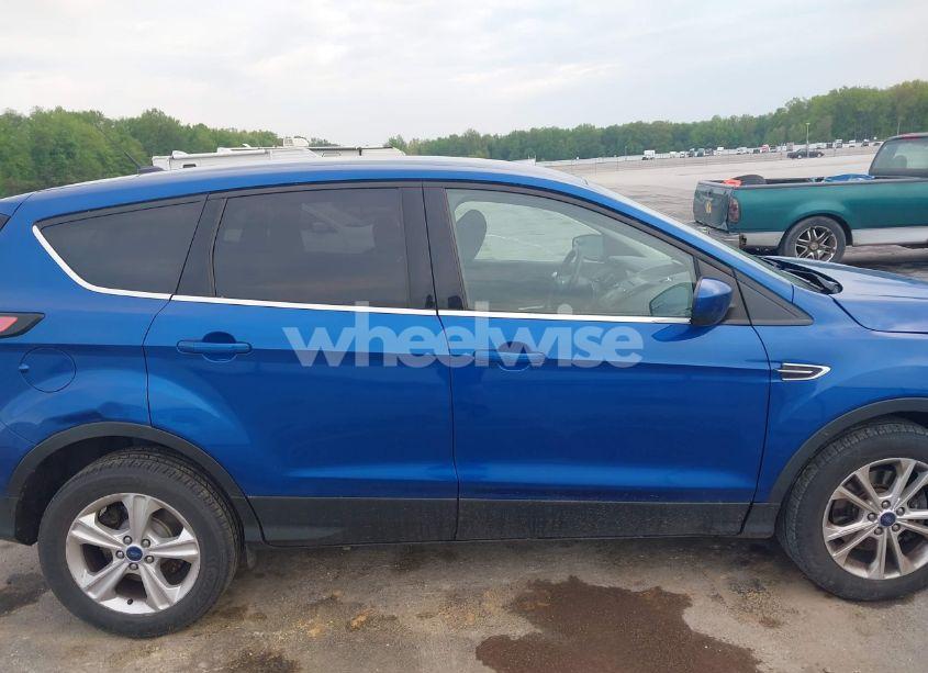 Photo 13 of 2017 Ford Escape SE (VIN 1FMCU9GD9HUD02756)