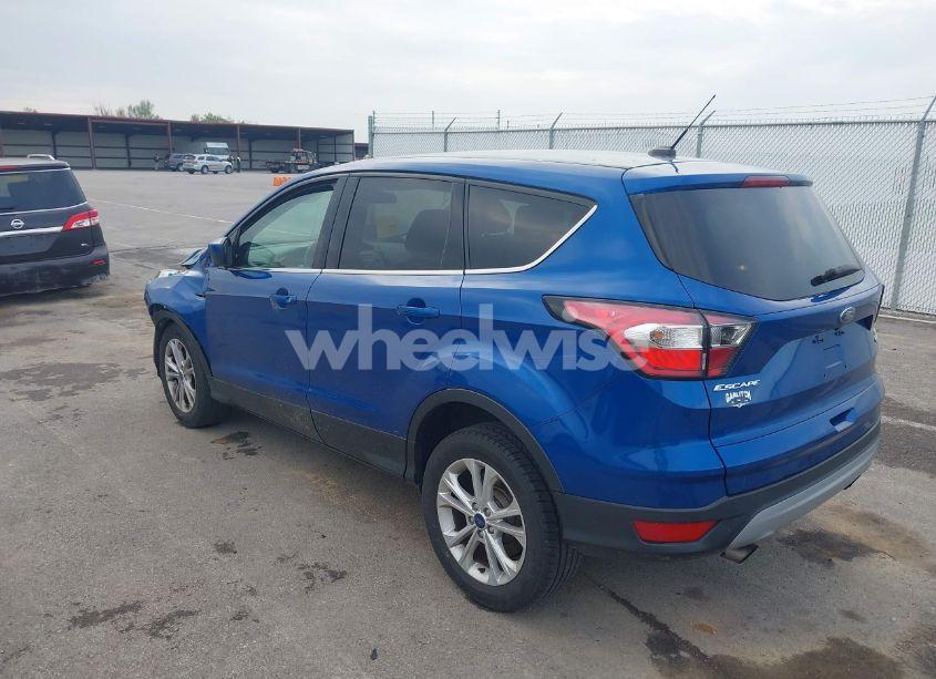Photo 3 of 2017 Ford Escape SE (VIN 1FMCU9GD9HUD02756)