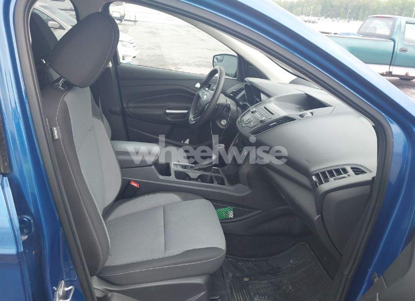 Photo 5 of 2017 Ford Escape SE (VIN 1FMCU9GD9HUD02756)