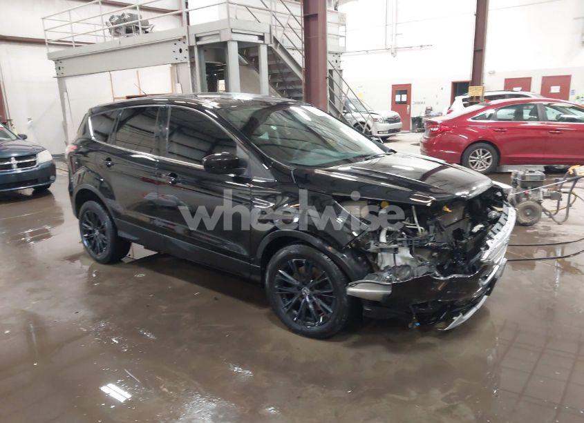 2017 Ford Escape SE (VIN 1FMCU9GD9HUD11392) main photo