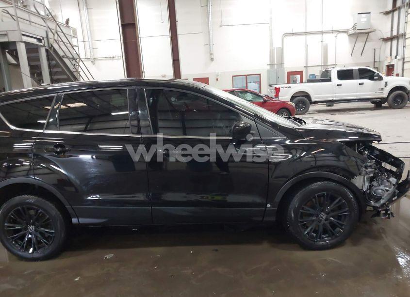 Photo 14 of 2017 Ford Escape SE (VIN 1FMCU9GD9HUD11392)