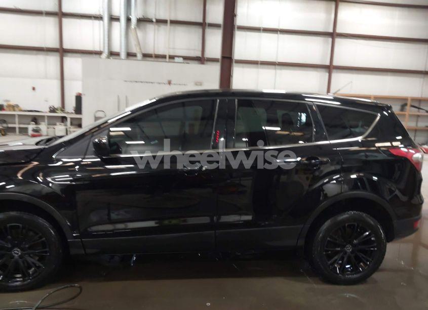 Photo 15 of 2017 Ford Escape SE (VIN 1FMCU9GD9HUD11392)