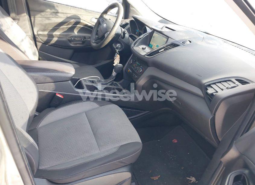 Photo 5 of 2017 Ford Escape SE (VIN 1FMCU9GD9HUD22134)