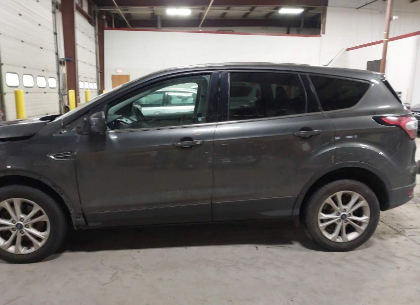 Photo 15 of 2017 Ford Escape SE (VIN 1FMCU9GD9HUD30377)