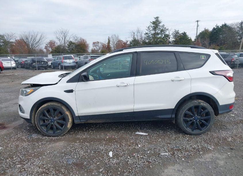 Photo 14 of 2017 Ford Escape SE (VIN 1FMCU9GD9HUD35935)