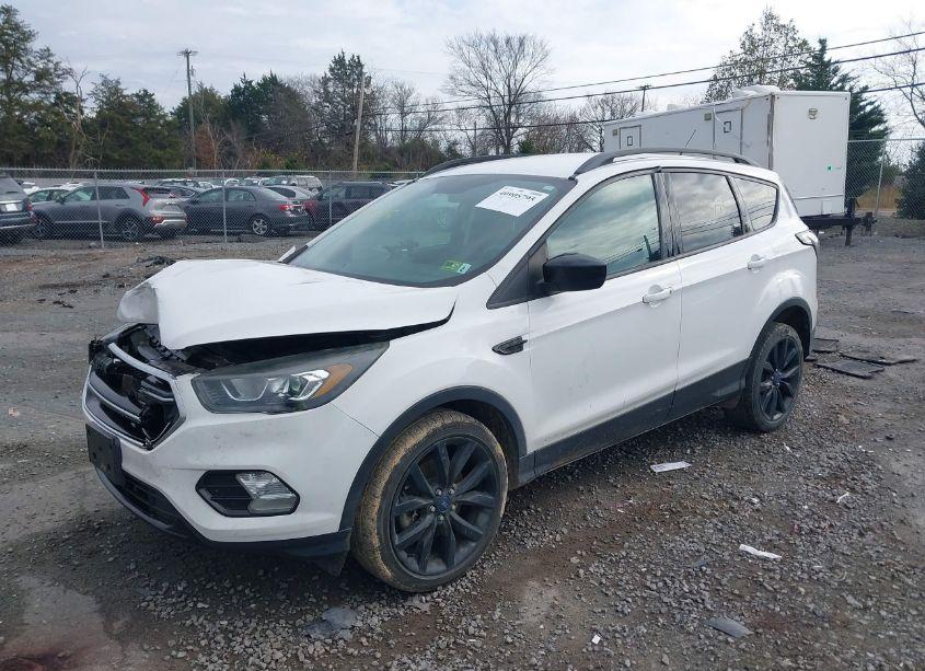 Photo 2 of 2017 Ford Escape SE (VIN 1FMCU9GD9HUD35935)