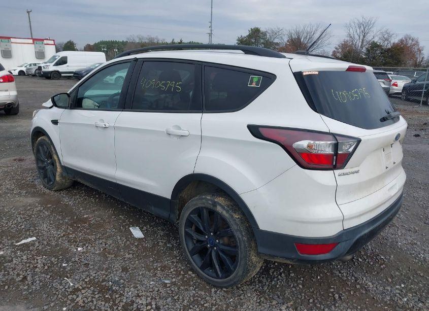 Photo 3 of 2017 Ford Escape SE (VIN 1FMCU9GD9HUD35935)