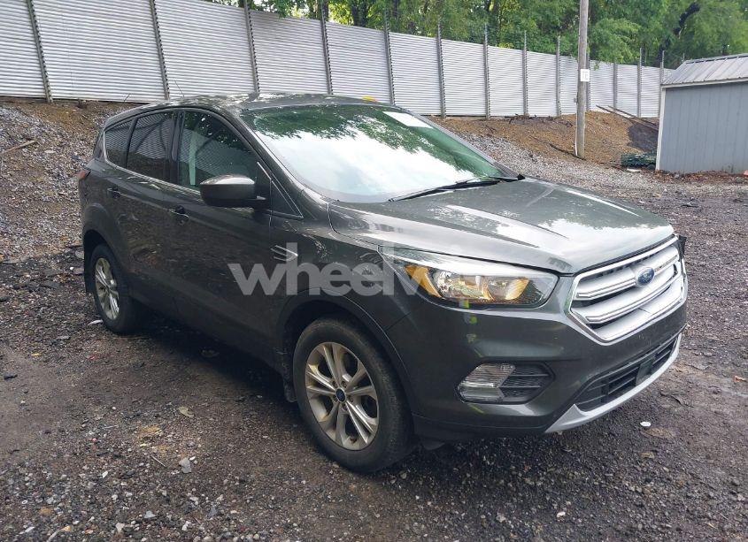2017 Ford Escape SE (VIN 1FMCU9GD9HUD50578) main photo