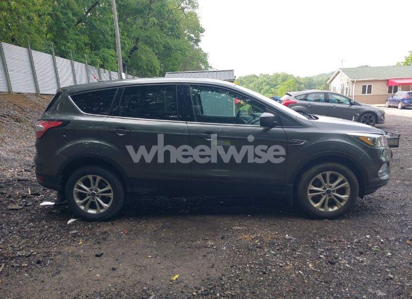 Photo 13 of 2017 Ford Escape SE (VIN 1FMCU9GD9HUD50578)