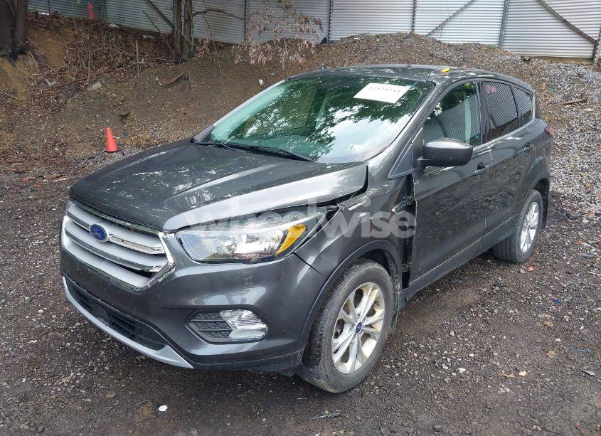 Photo 2 of 2017 Ford Escape SE (VIN 1FMCU9GD9HUD50578)