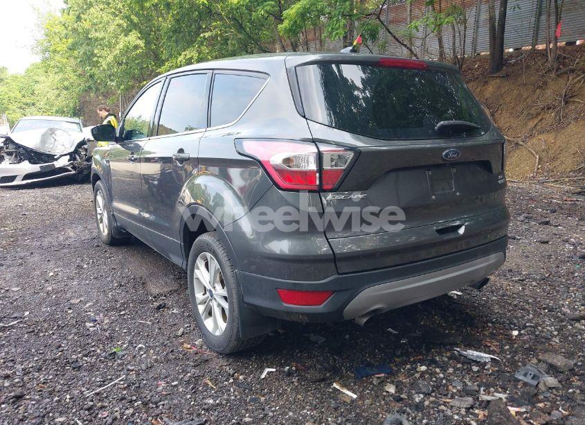 Photo 3 of 2017 Ford Escape SE (VIN 1FMCU9GD9HUD50578)
