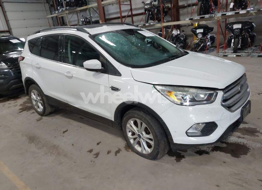 2017 Ford Escape SE (VIN 1FMCU9GD9HUD87713) main photo
