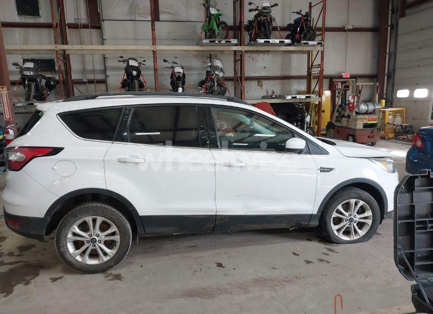 Photo 13 of 2017 Ford Escape SE (VIN 1FMCU9GD9HUD87713)