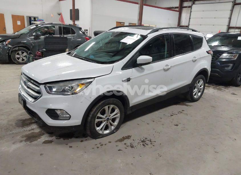 Photo 2 of 2017 Ford Escape SE (VIN 1FMCU9GD9HUD87713)