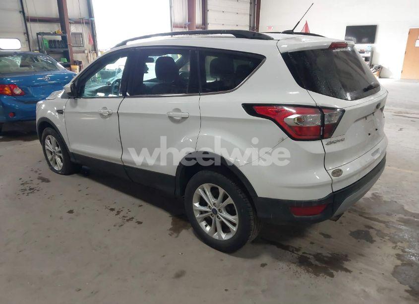 Photo 3 of 2017 Ford Escape SE (VIN 1FMCU9GD9HUD87713)