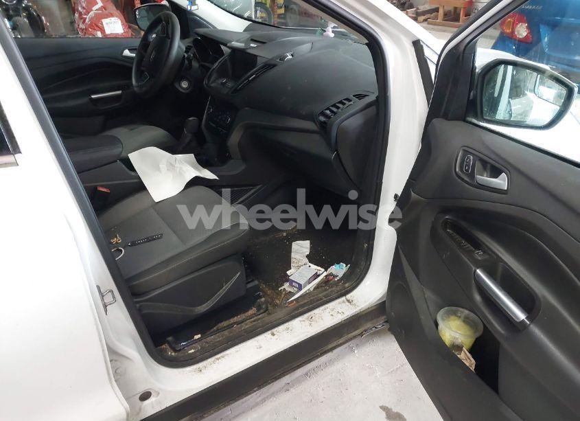 Photo 5 of 2017 Ford Escape SE (VIN 1FMCU9GD9HUD87713)