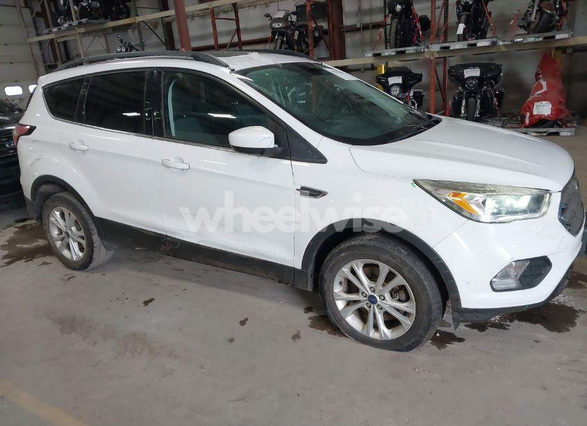 Photo 6 of 2017 Ford Escape SE (VIN 1FMCU9GD9HUD87713)