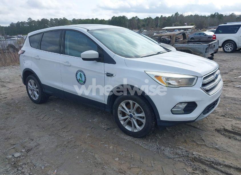 2017 Ford Escape SE (VIN 1FMCU9GD9HUD92202) main photo