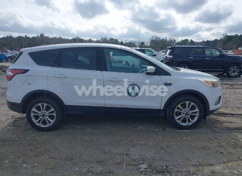 Photo 13 of 2017 Ford Escape SE (VIN 1FMCU9GD9HUD92202)