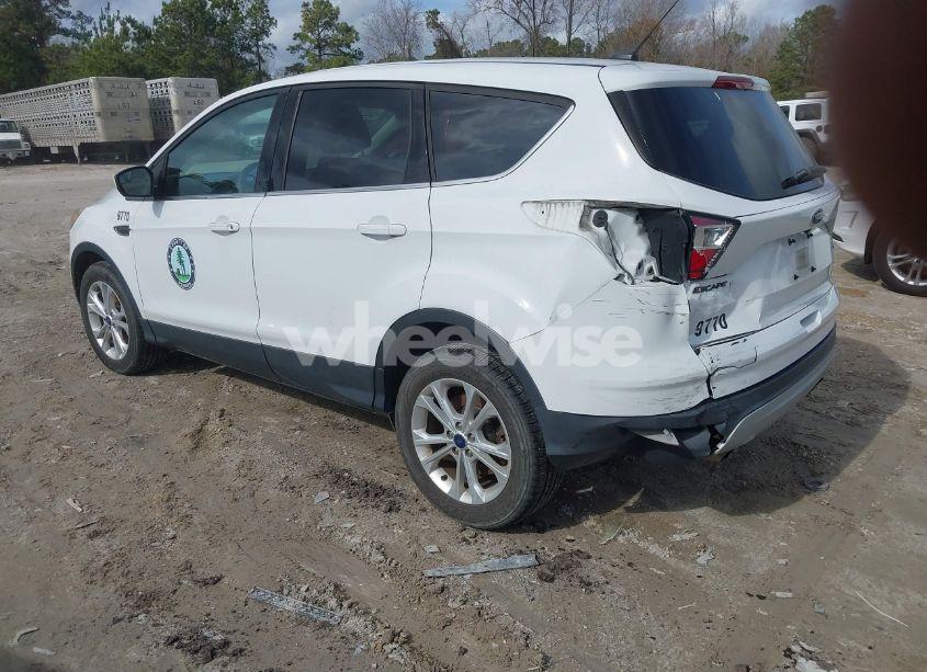Photo 3 of 2017 Ford Escape SE (VIN 1FMCU9GD9HUD92202)