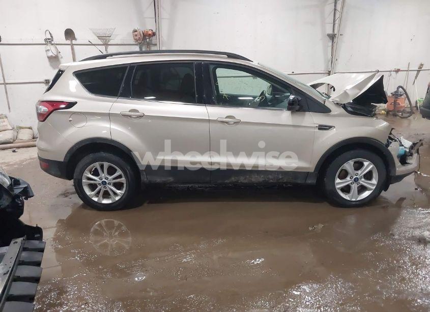 Photo 13 of 2017 Ford Escape SE (VIN 1FMCU9GD9HUE03991)