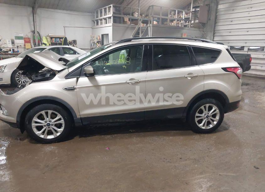 Photo 14 of 2017 Ford Escape SE (VIN 1FMCU9GD9HUE03991)