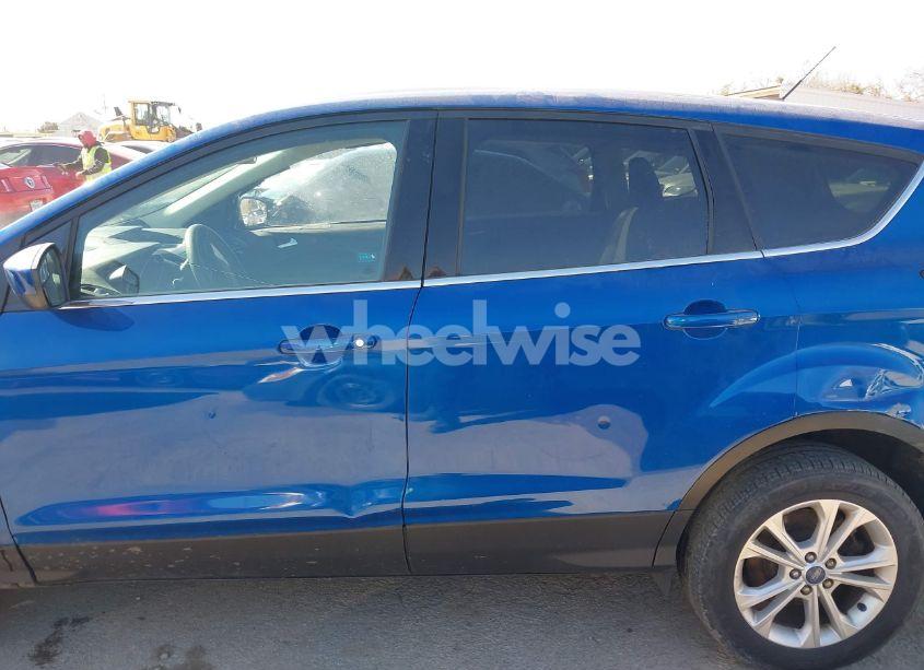 Photo 14 of 2017 Ford Escape SE (VIN 1FMCU9GD9HUE13825)